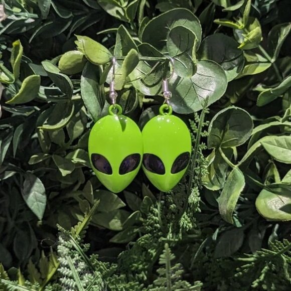 Halloween Earrings 3/$10 -👽Spooky Aliens👽 - Picture 1 of 1
